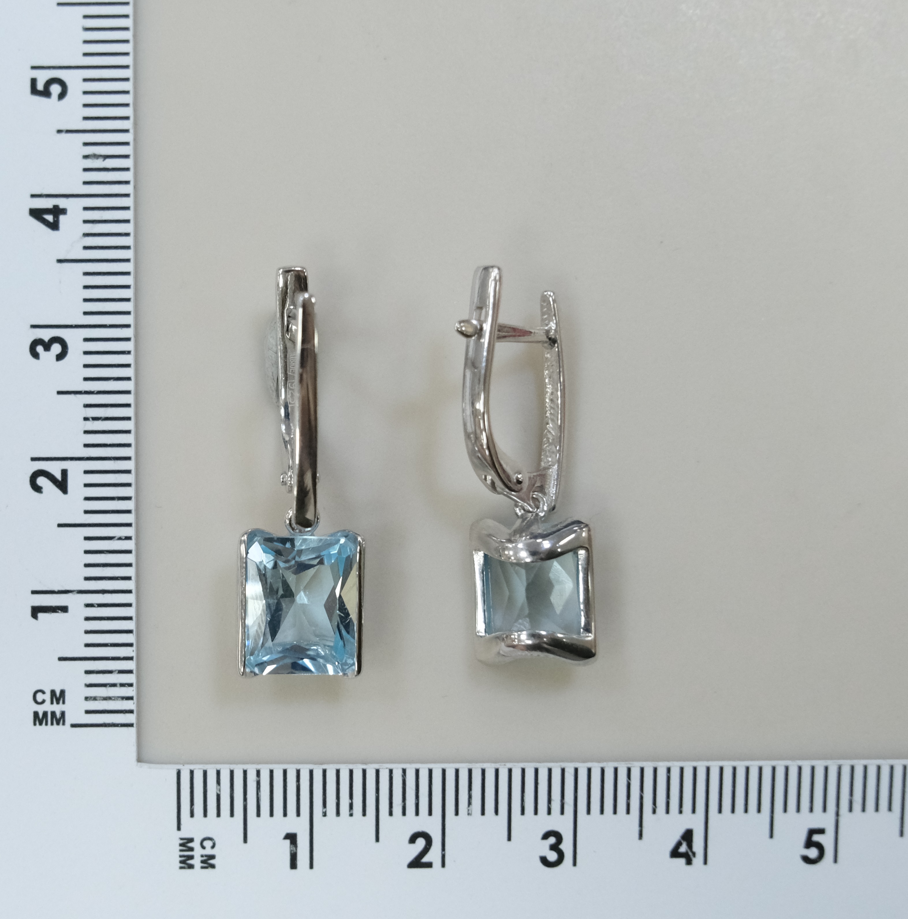 Серебряные серьги с топазами